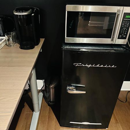 Urban Retreat - 2 Bedroom, 3 Beds, 6 Guests, Free Parking Longueuil Eksteriør bilde