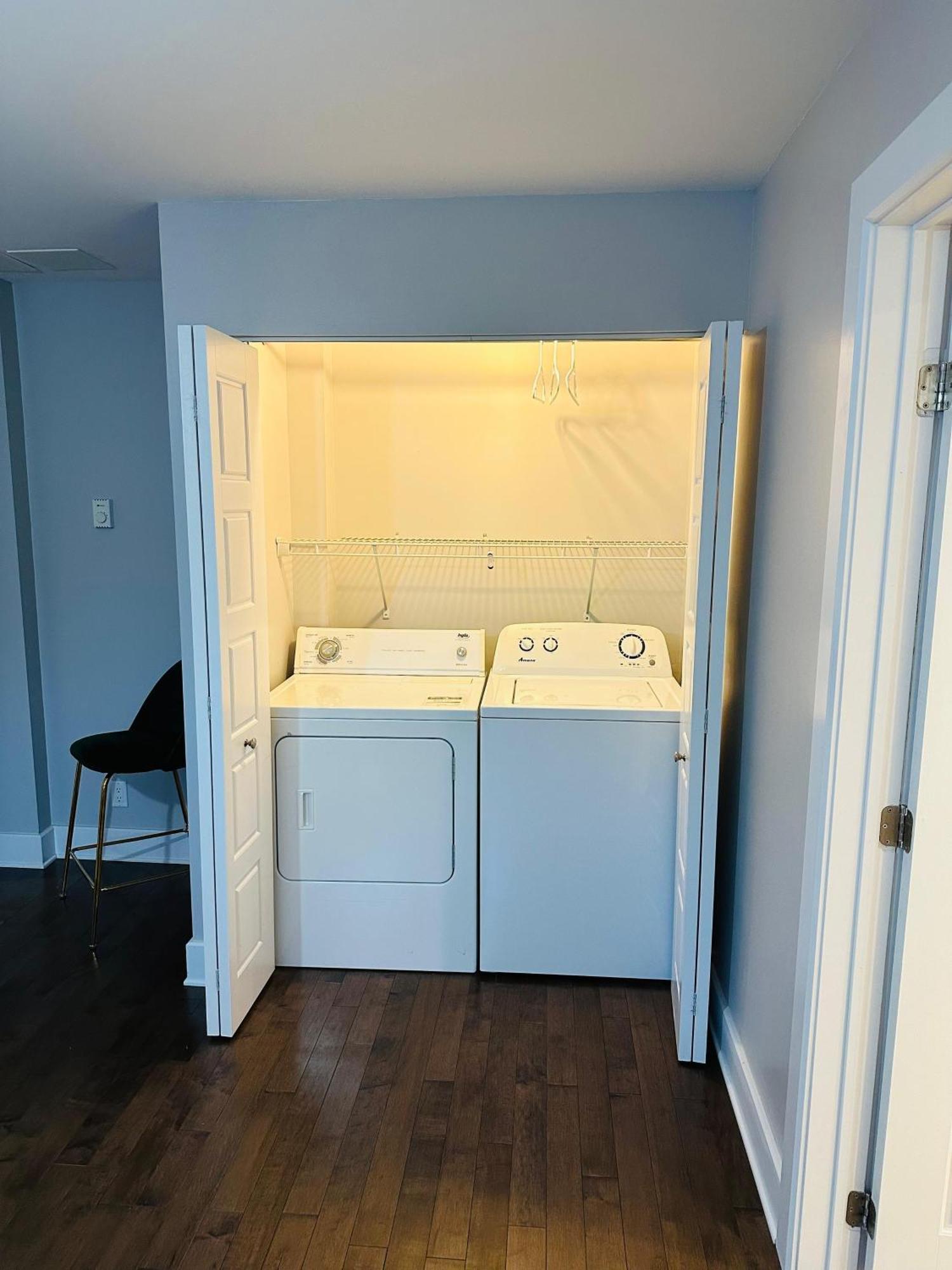 Urban Retreat - 2 Bedroom, 3 Beds, 6 Guests, Free Parking Longueuil Eksteriør bilde