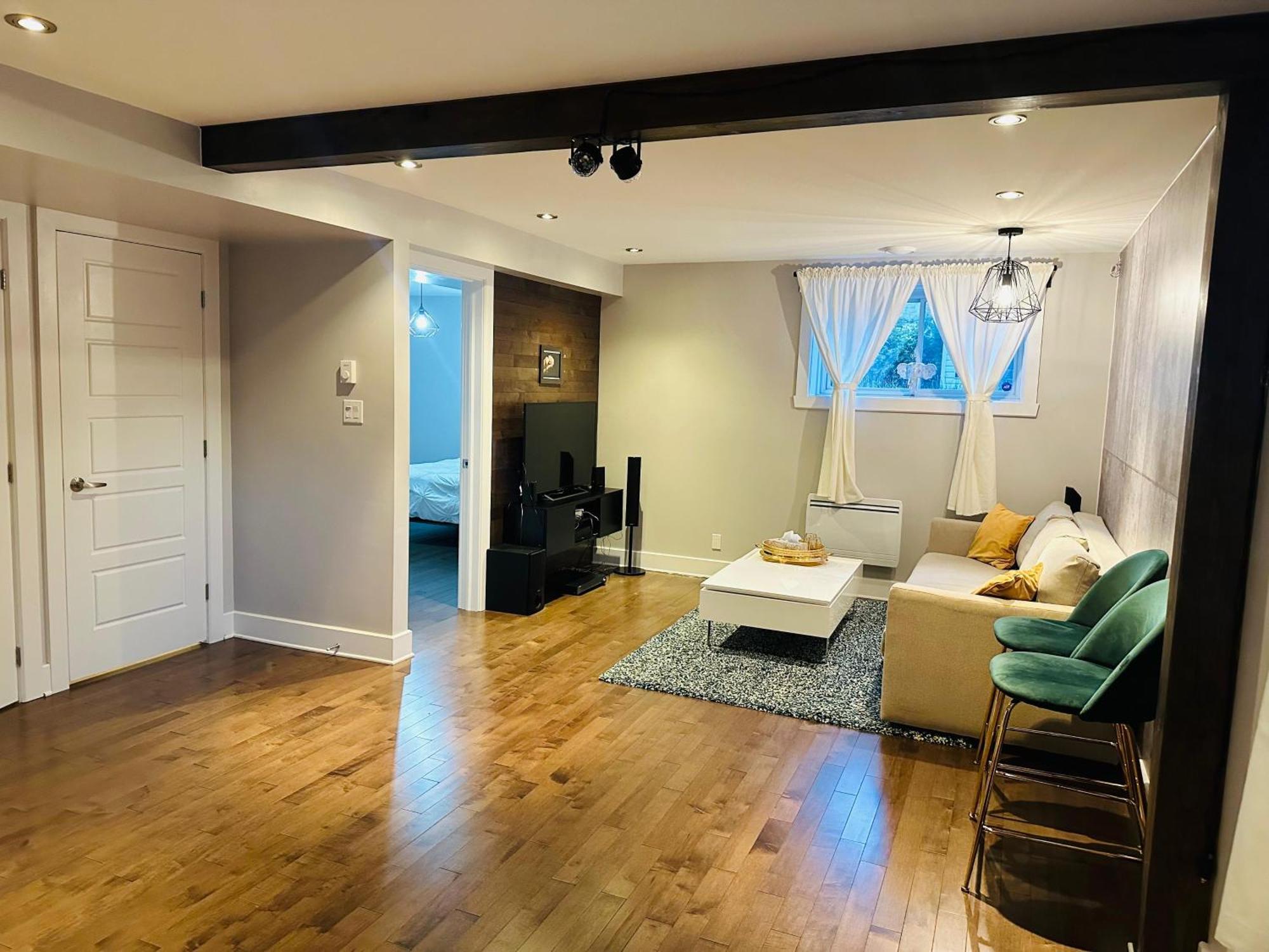 Urban Retreat - 2 Bedroom, 3 Beds, 6 Guests, Free Parking Longueuil Eksteriør bilde