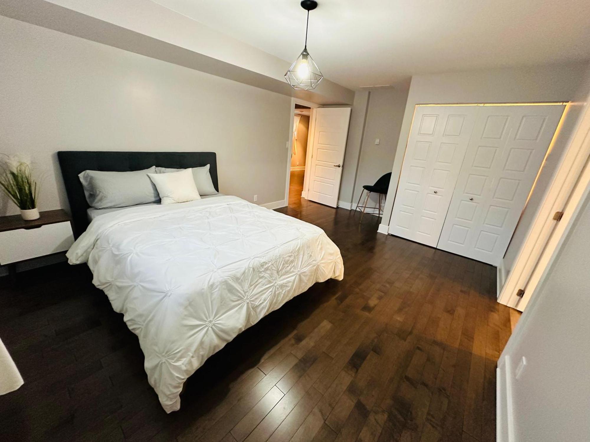 Urban Retreat - 2 Bedroom, 3 Beds, 6 Guests, Free Parking Longueuil Eksteriør bilde