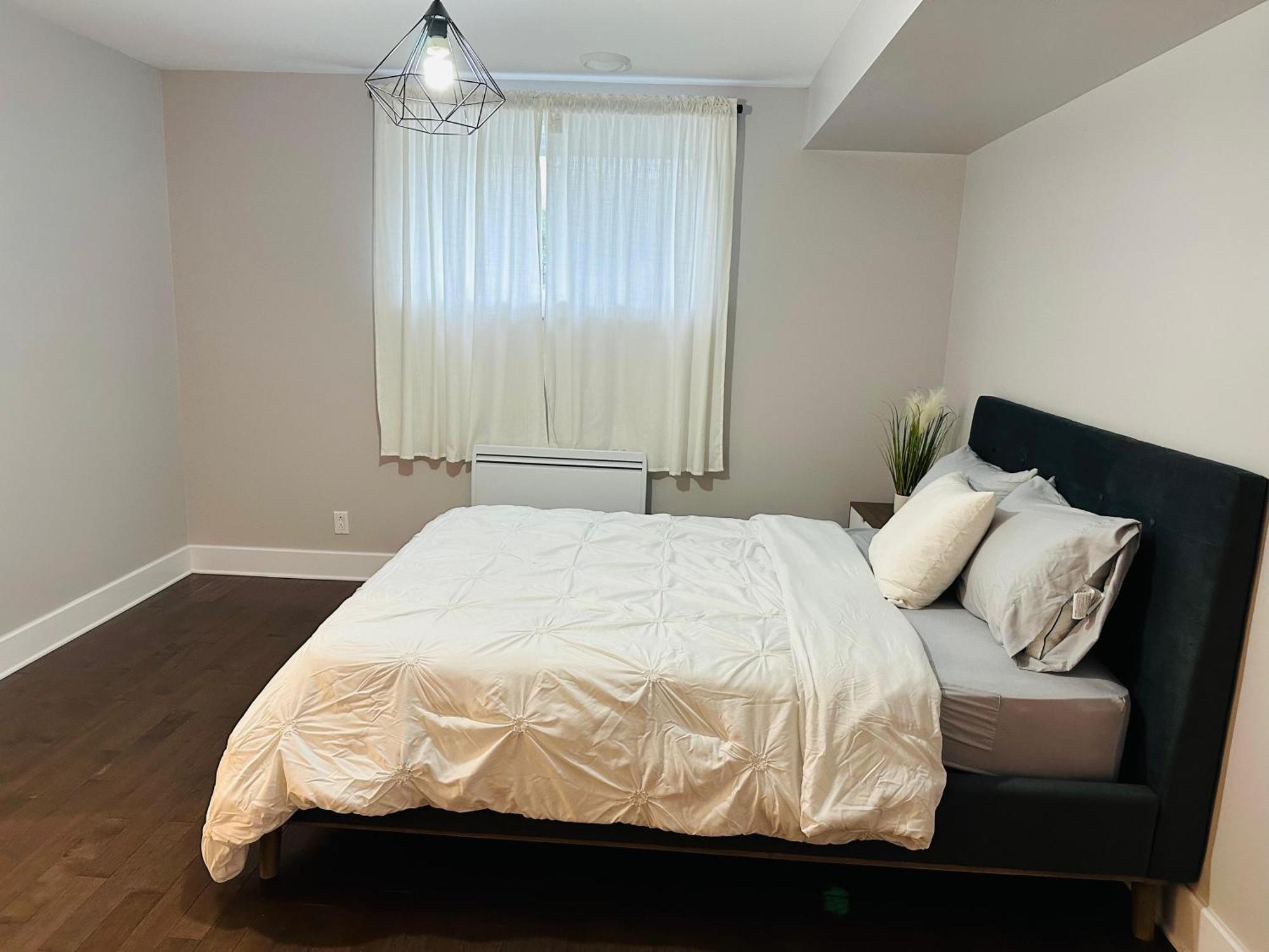 Urban Retreat - 2 Bedroom, 3 Beds, 6 Guests, Free Parking Longueuil Eksteriør bilde